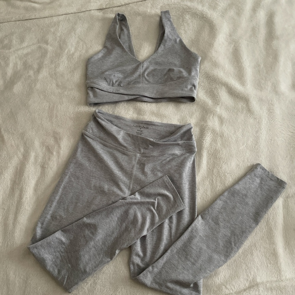 *A SET* Gray Women's Workout leggings and sports bra